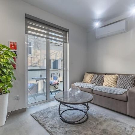 Nocturnal Elegance Apartment By Solea Sliema Bagian luar foto
