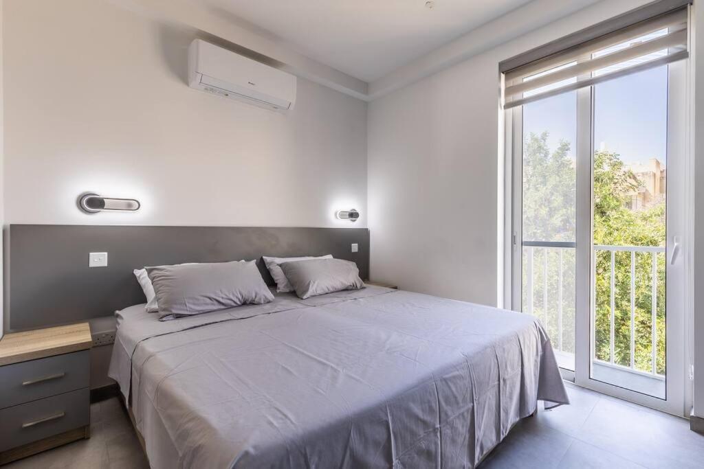 Nocturnal Elegance Apartment By Solea Sliema Bagian luar foto