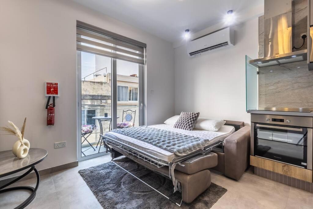 Nocturnal Elegance Apartment By Solea Sliema Bagian luar foto